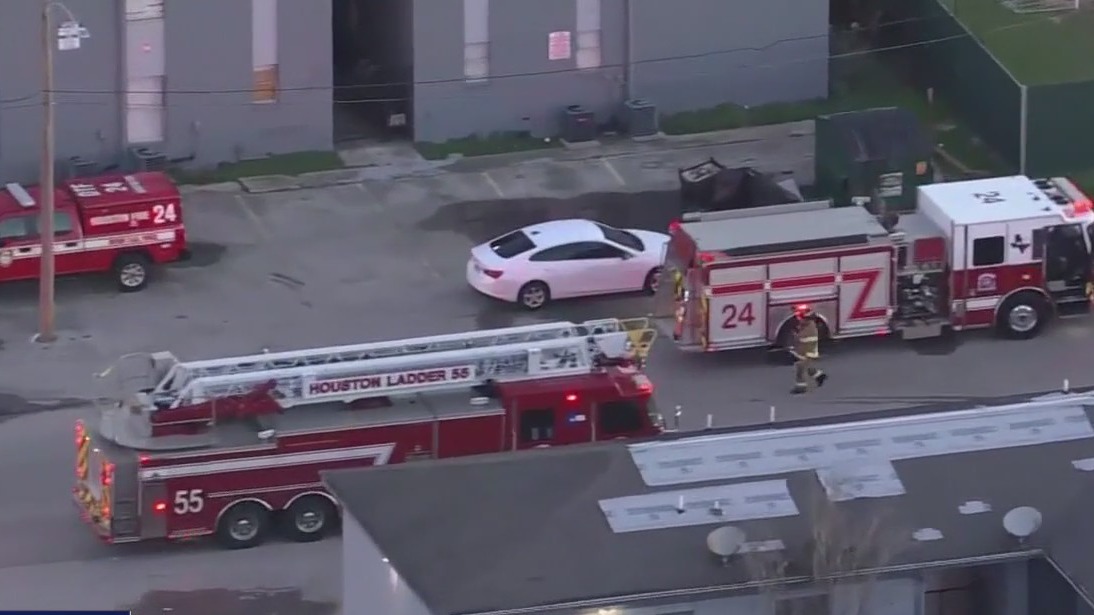 Firefighters injured in apartment fire