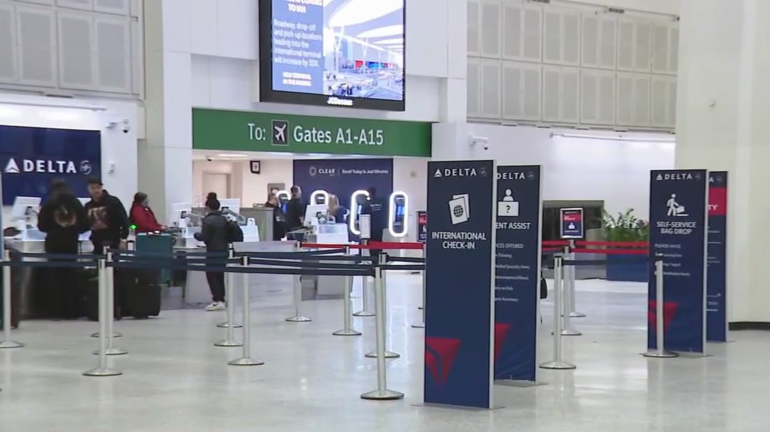 Houston weather: Houston airports reopen following winter storm