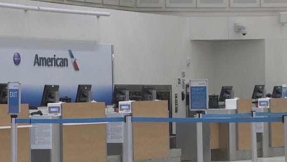 Hundreds stranded at Houston's airports due to winter storm