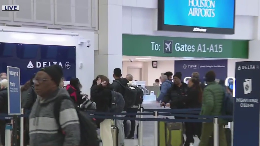 Houston airports reopen after winter storm