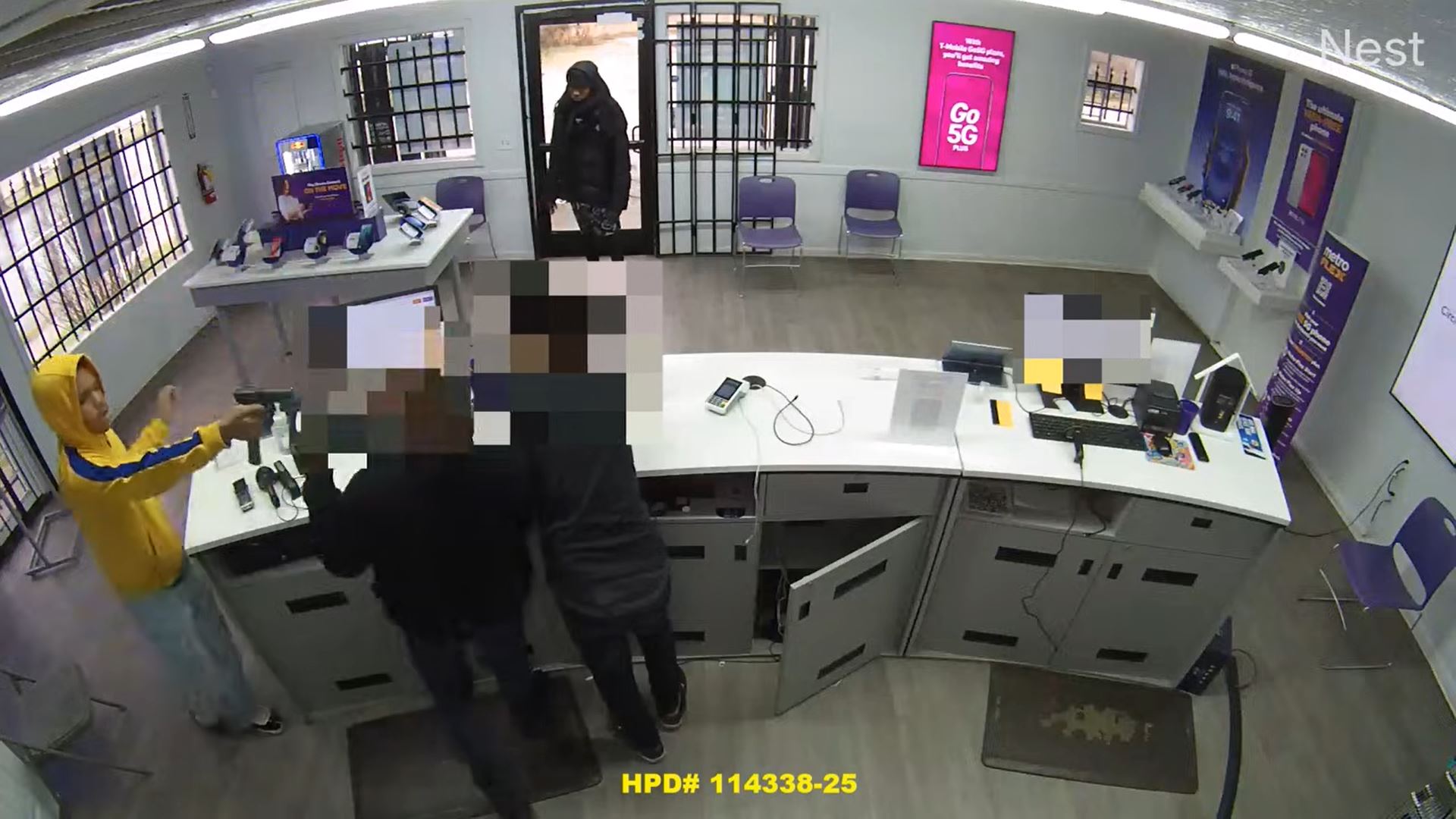 Suspects wanted in Houston robbery on Cullen Blvd