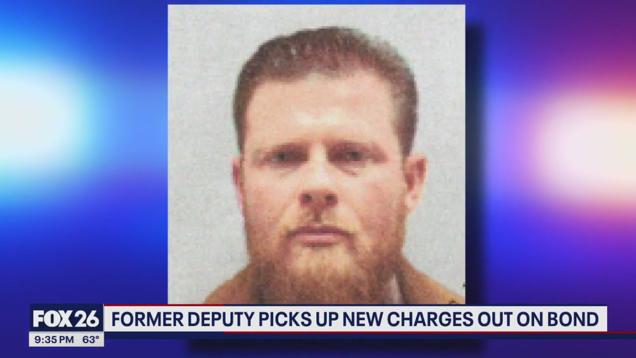 Former deputy picks up new charges while out on bond
