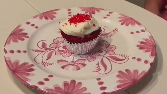 Red Velvet Cupcakes for Valentine's Day | Allison's Cooking Diary