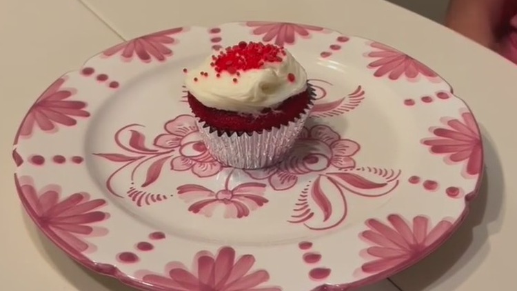 Red Velvet Cupcakes for Valentine's Day | Allison's Cooking Diary