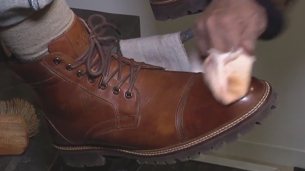 Houston shoe shiner keeps tradition alive after 55 years
