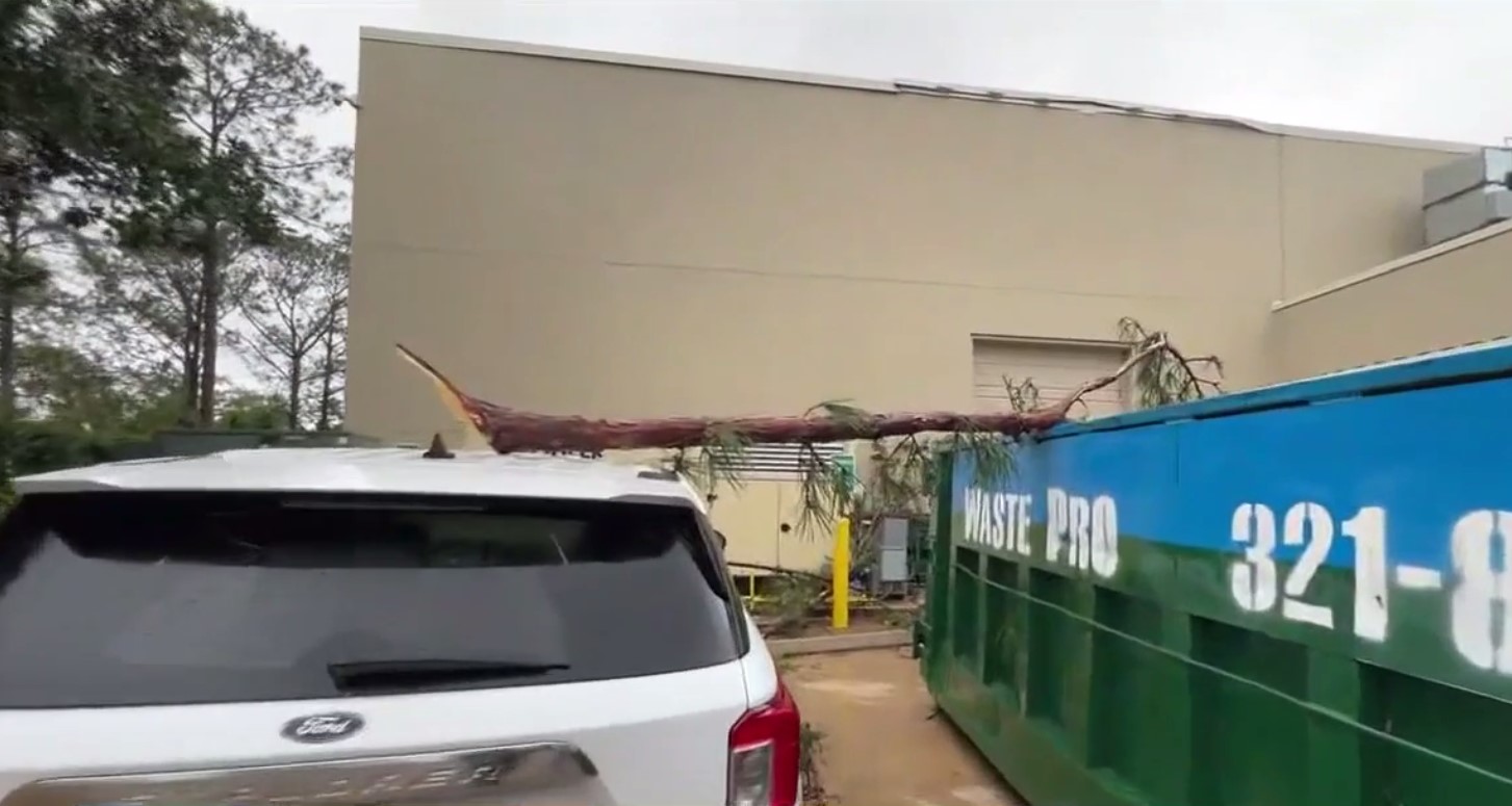 FOX 35 on-air as tornado passed over station