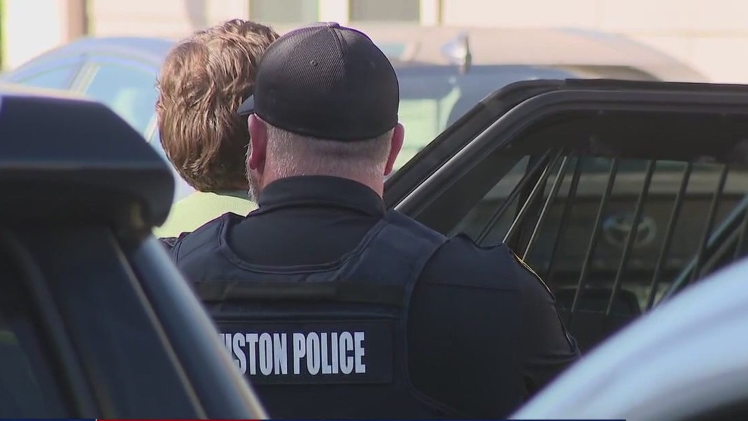 Houston crime: Man covered in blood accused of killing wife