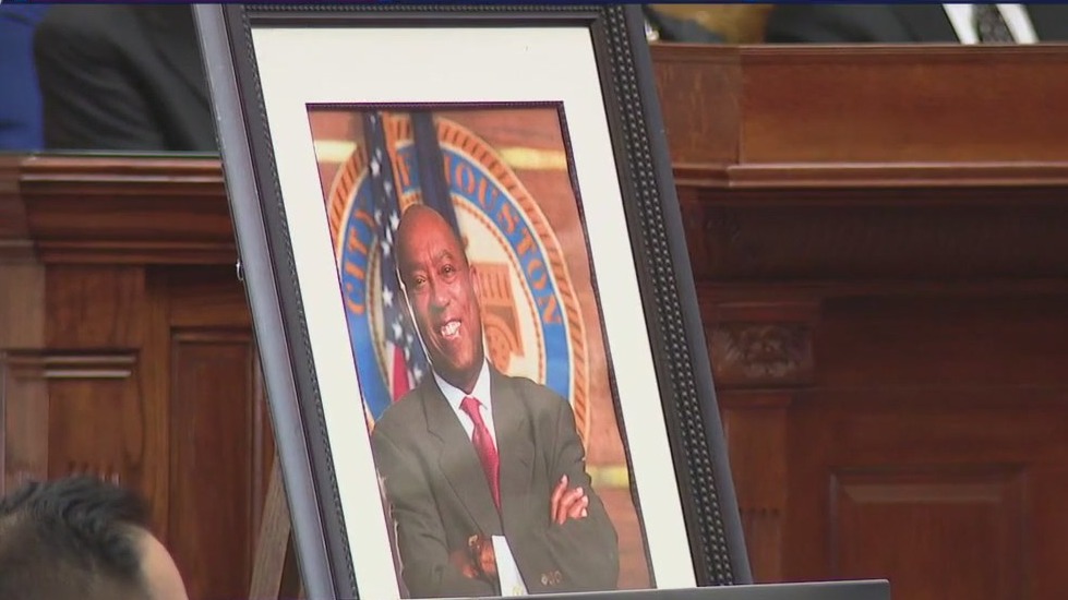 Late Rep. Sylvester Turner lies in honor at Texas State Capitol