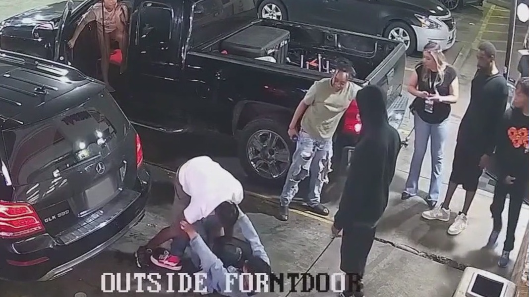 Houston police searching for 3 suspects connected to deadly beating