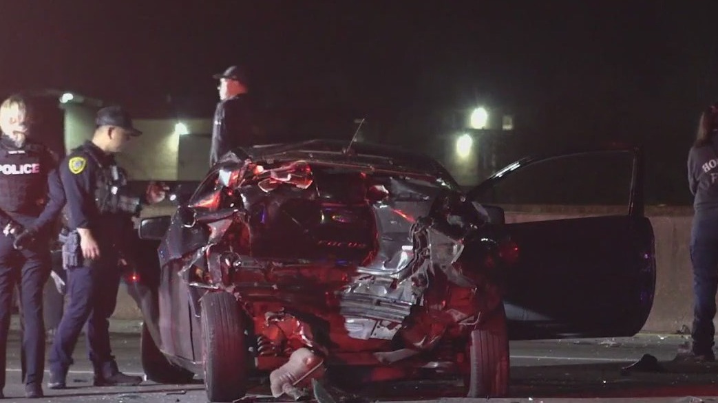 Houston: Two women killed in crashes on Gulf Freeway