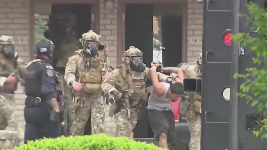 Houston crime: Man in custody following motel SWAT scene