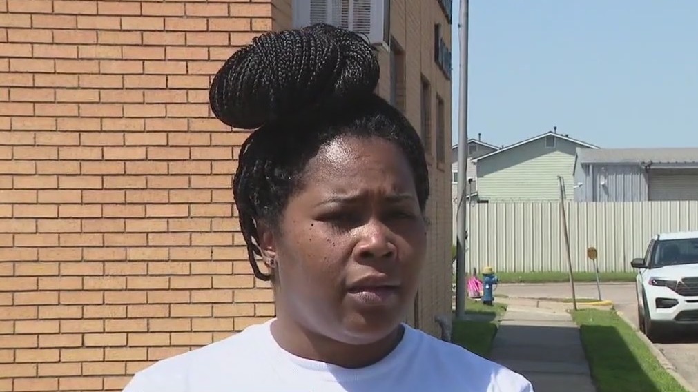 Man stabbed at Houston mortuary while searching for mother's body