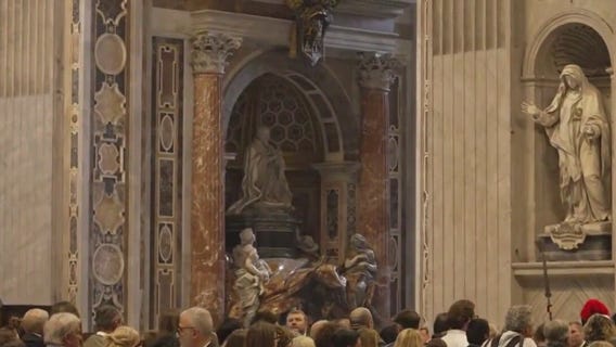 Pope Francis: 250K mourners visit casket ahead of funeral