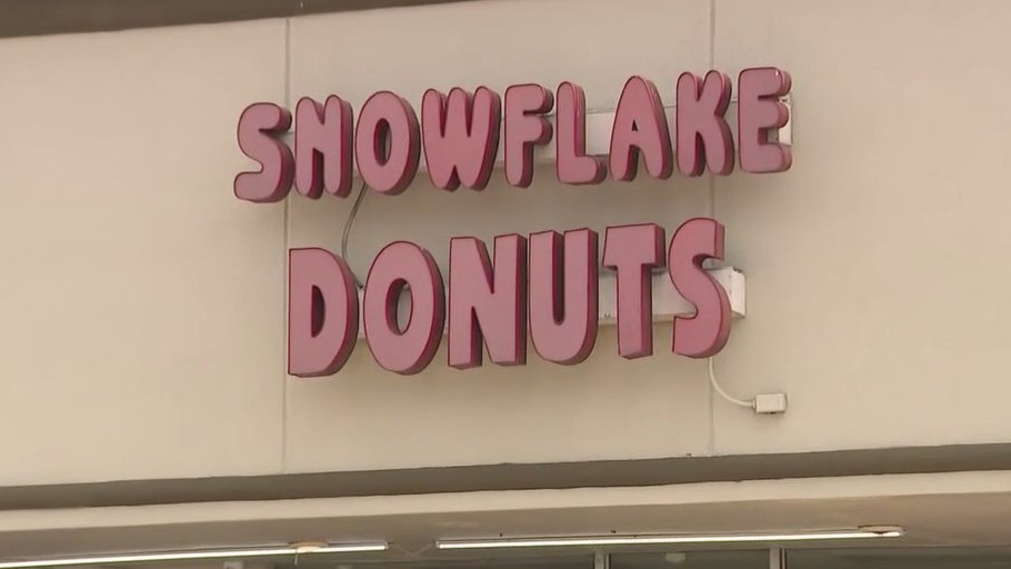 Robbery suspect shot, killed at southeast Houston donut shop, owner says