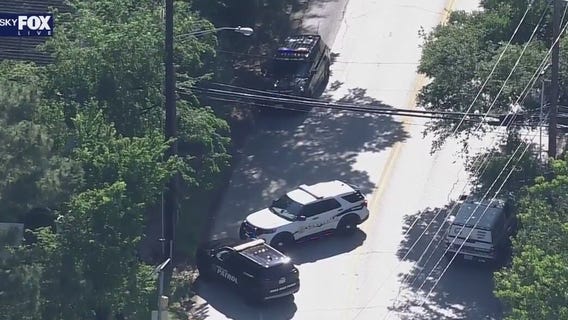 Houston security officer injured, suspect killed in shootout, police say