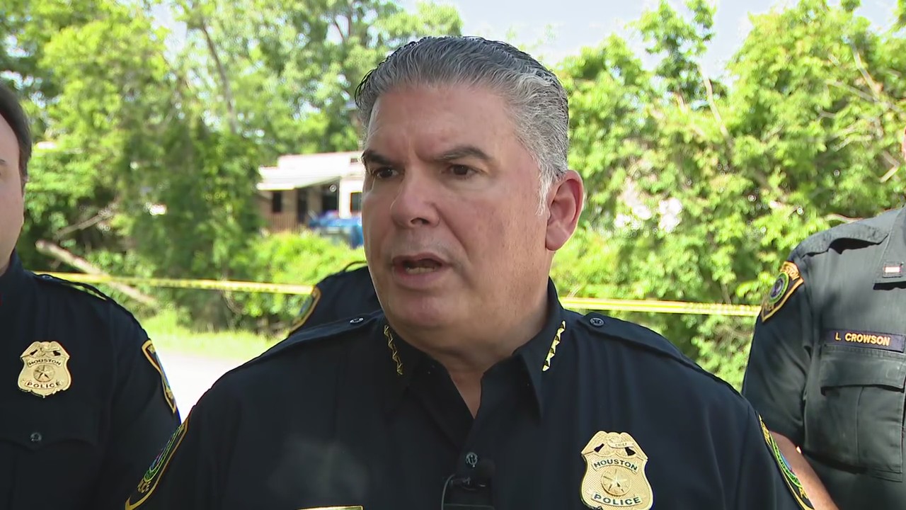 LIVE update: Houston officer-involved shooting on Buxley Street