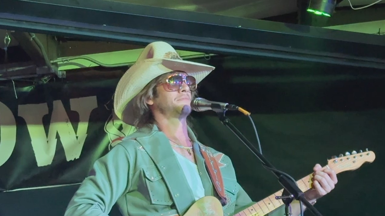 Road trip to the Happy Cow! | How Did I Get in this Room