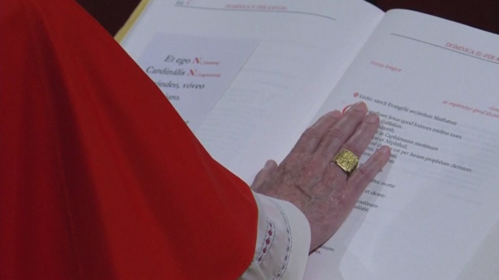 Cardinals take oath of secrecy ahead of vote