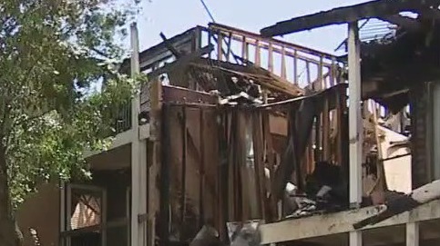 Morning fire in Houston leaves more than a dozen families homeless