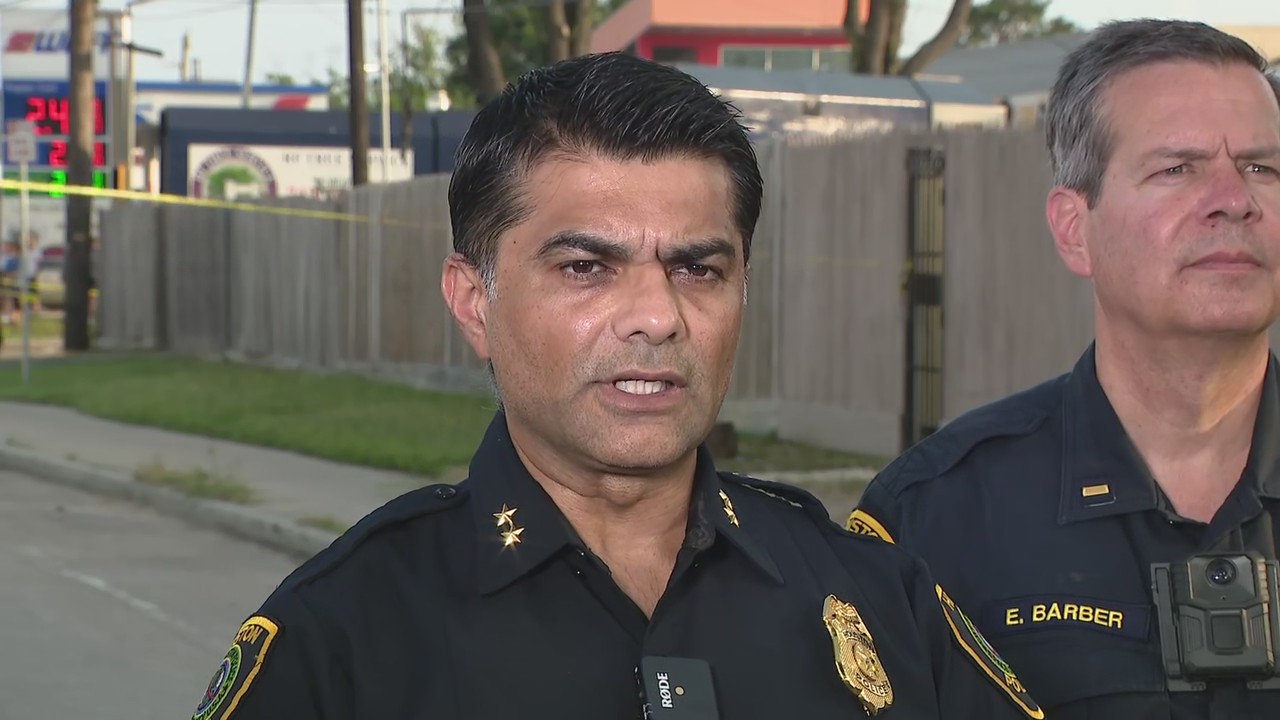 FULL Houston police report: Deadly officer-involved shooting on Wirt Road