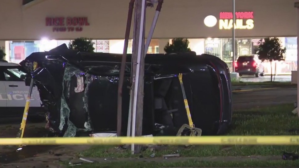 Houston chase ends in deadly crash