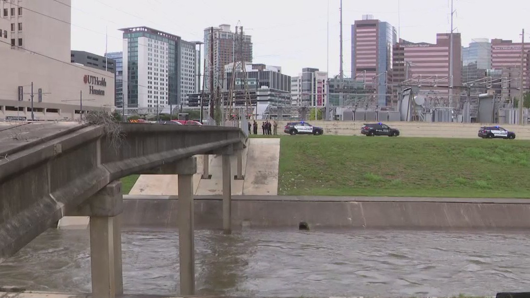 Houston crews seeking body of person who fell into Brays Bayou