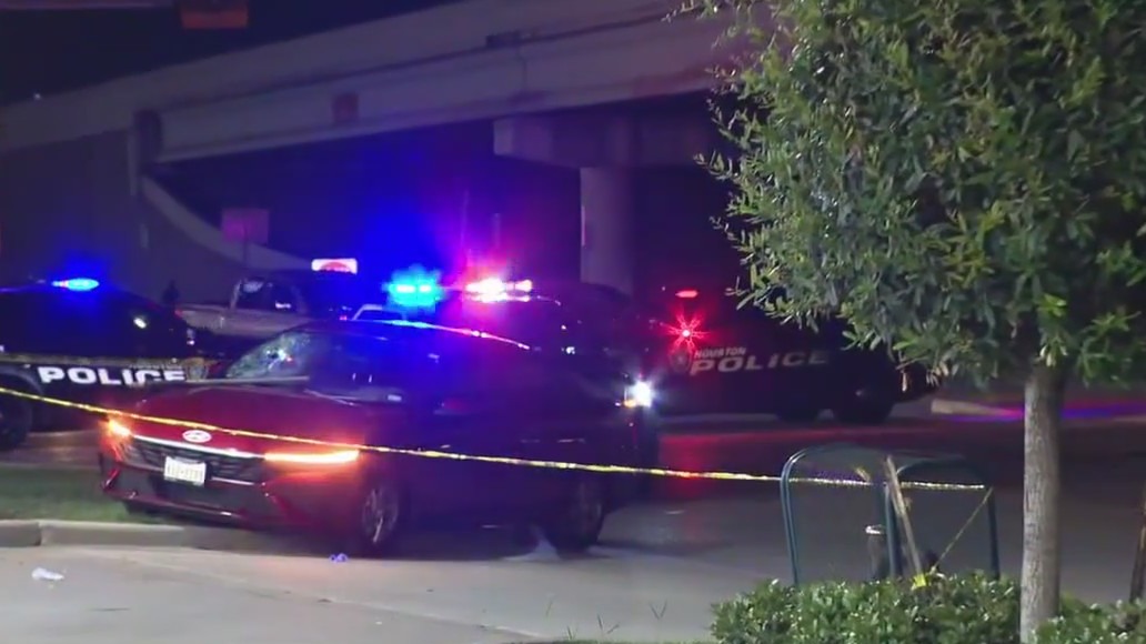 Suspect sought following deadly Houston shooting, carjacking