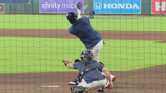 Astros' Yordan Alvarez does batting practice amid injury recovery
