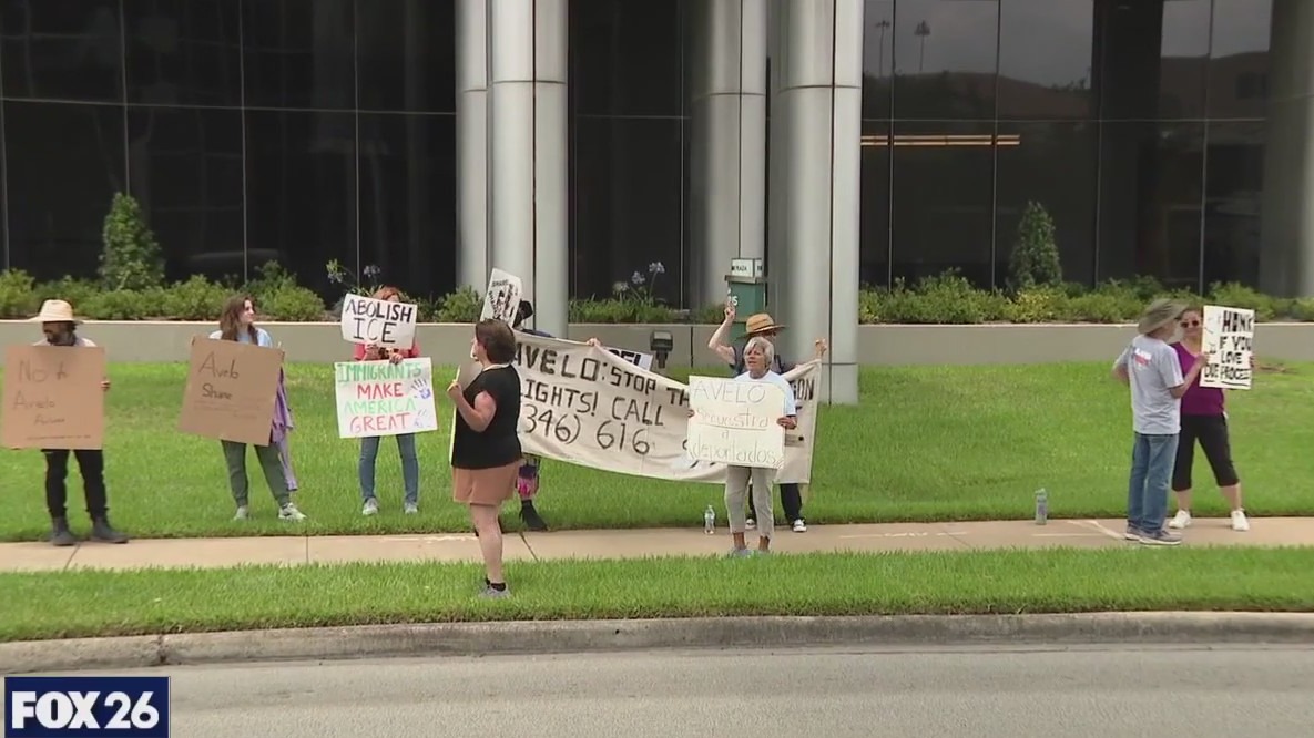 Protestors target Houston-based airline for ICE deportation flights
