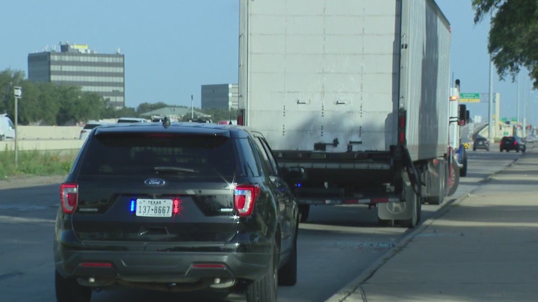 Driver charged in crash that injured Houston officer, one other near US-290