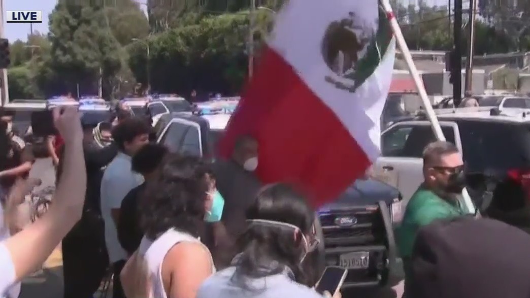 Anti-ICE protestors clash with authorities nationwide