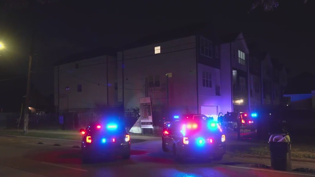 Chase suspect arrested after Houston SWAT standoff