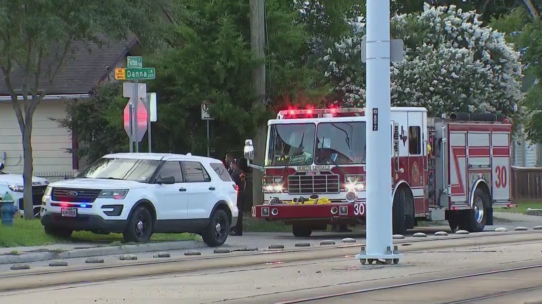 Houston teen shooting suspect back in custody after escaping METRO police