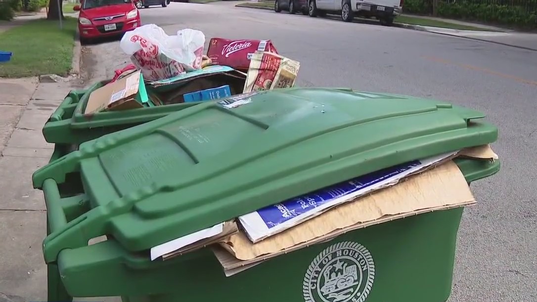 Houstonians frustrated with weeks-long delay in recycling pick-up