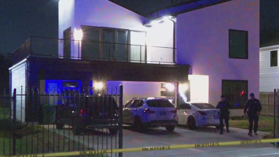 Case reset for Houston man accused of fatally stabbing his wife