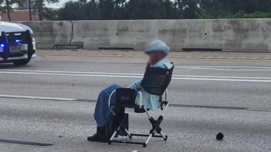Houston-area I-45 closed as woman sits on freeway, allegedly armed