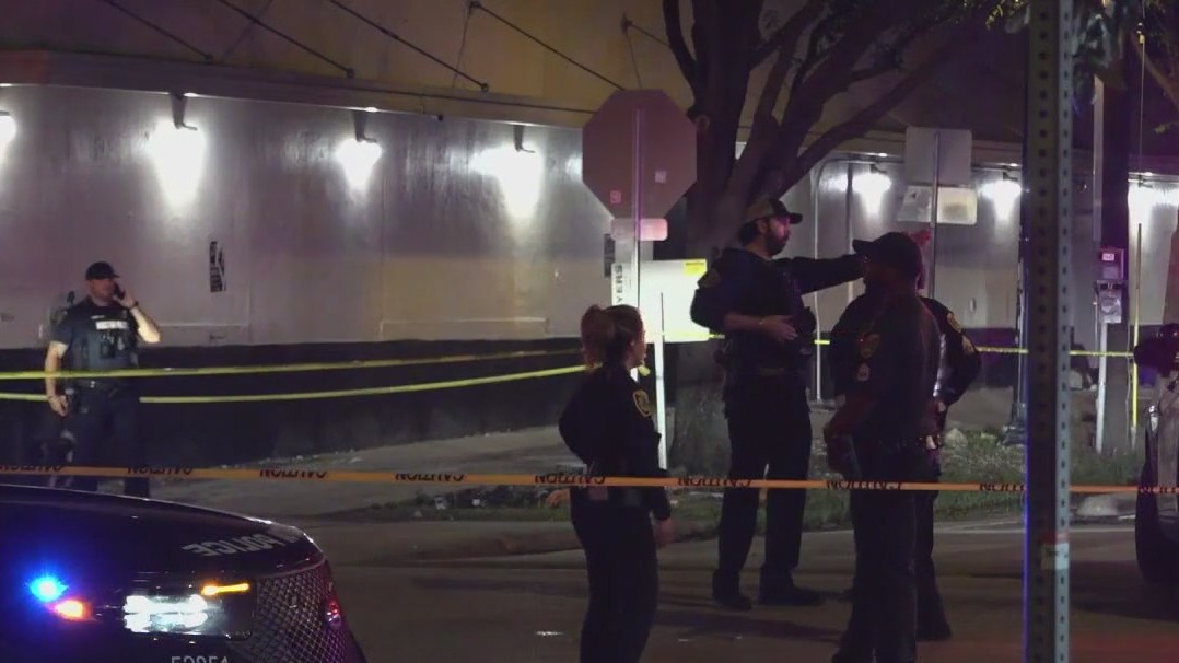 One injured in Downtown Houston shooting, police say