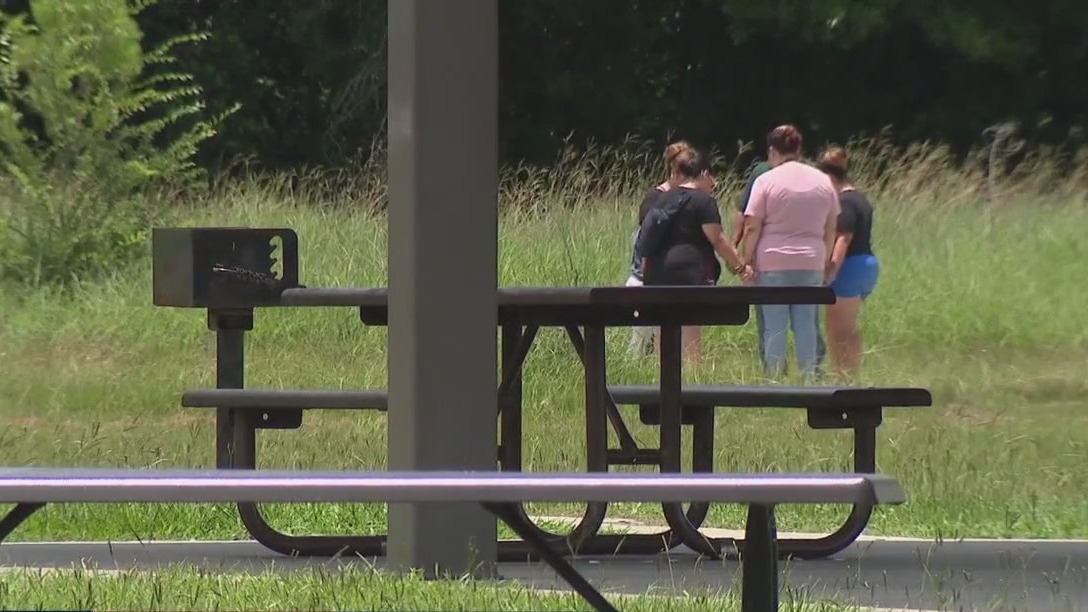 Two men gunned down at SW Houston park