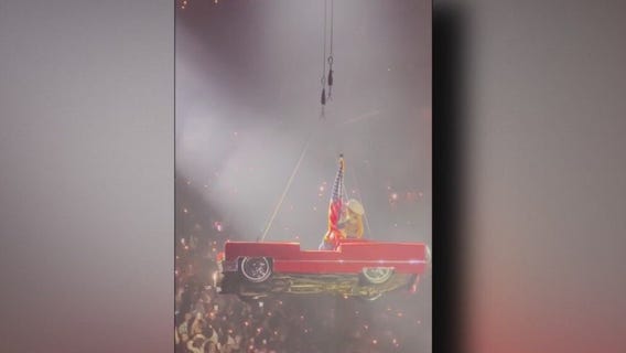 Beyonc?'s first Houston 'Cowboy Carter' show paused due to mid-air malfunction