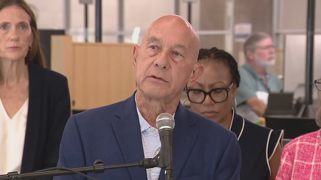 Houston mayor talks Central Texas flooding response, tragedy: "Hug your kids"