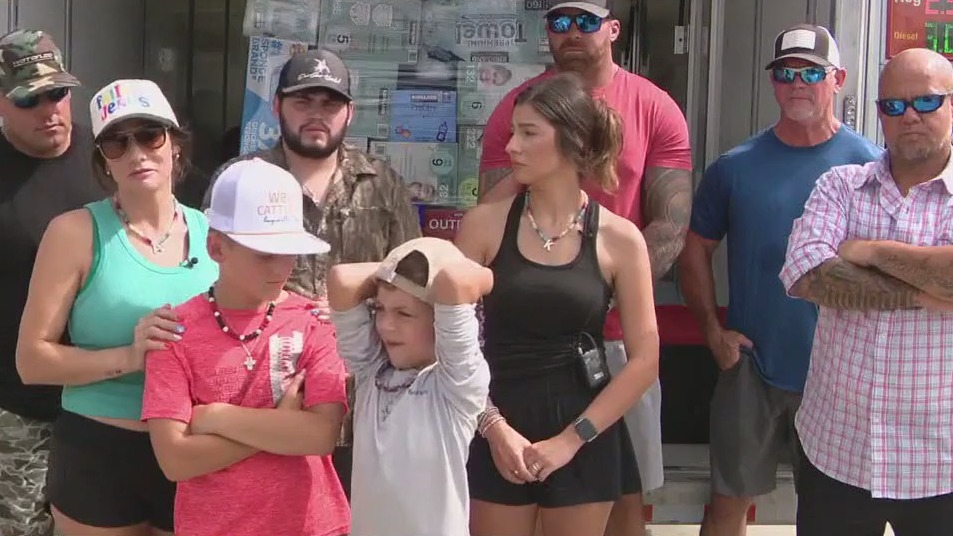 Texas floods: Houston-area family speaks on volunteering efforts