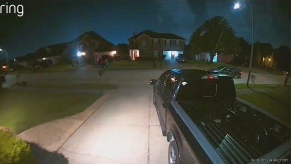 Baytown police searching for armed suspects