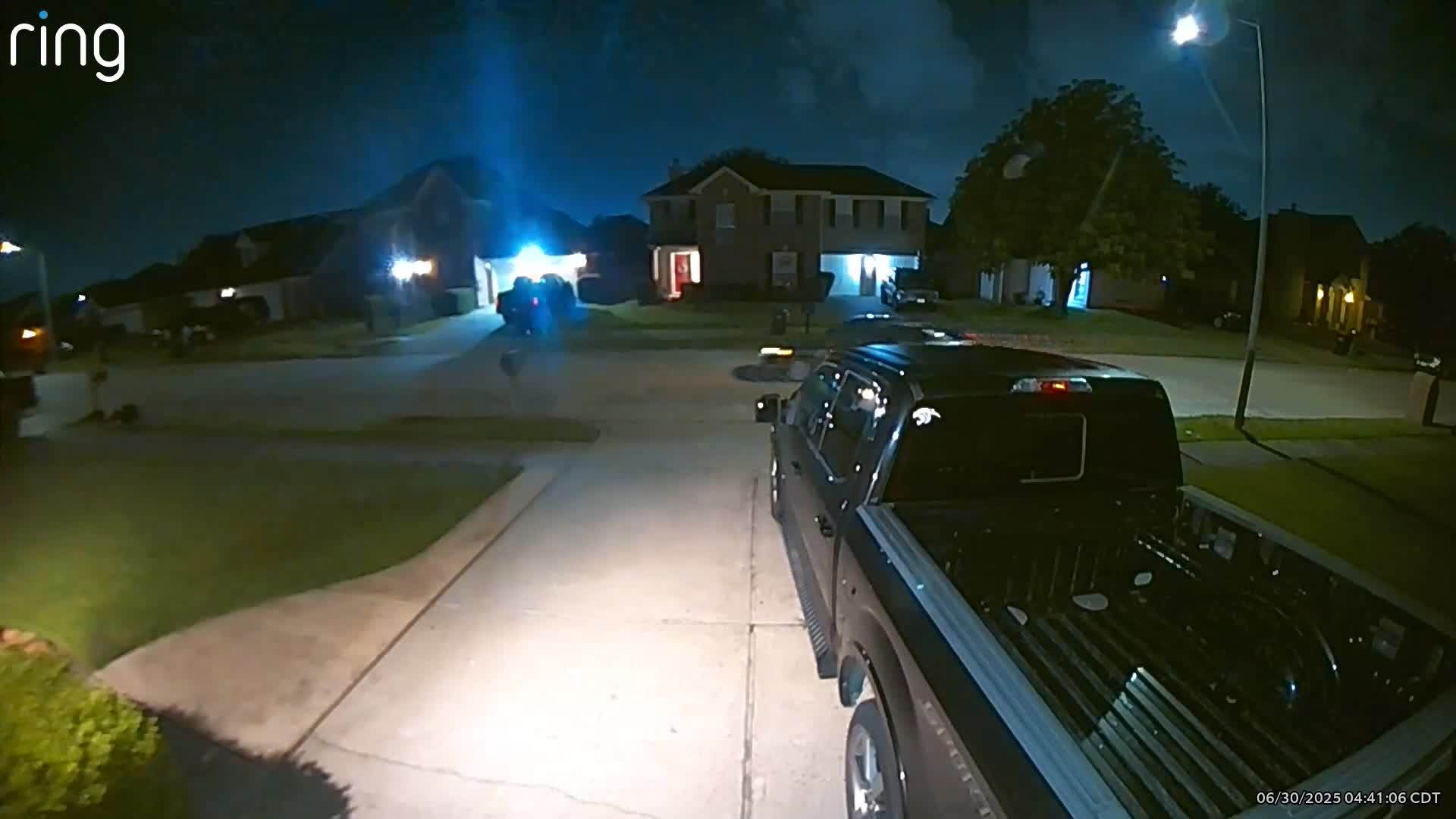 Shootout between suspects, neighbor seen on Ring | VIDEO