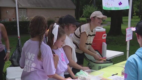 Kingwood girls host bake sale to donate to Central Texas