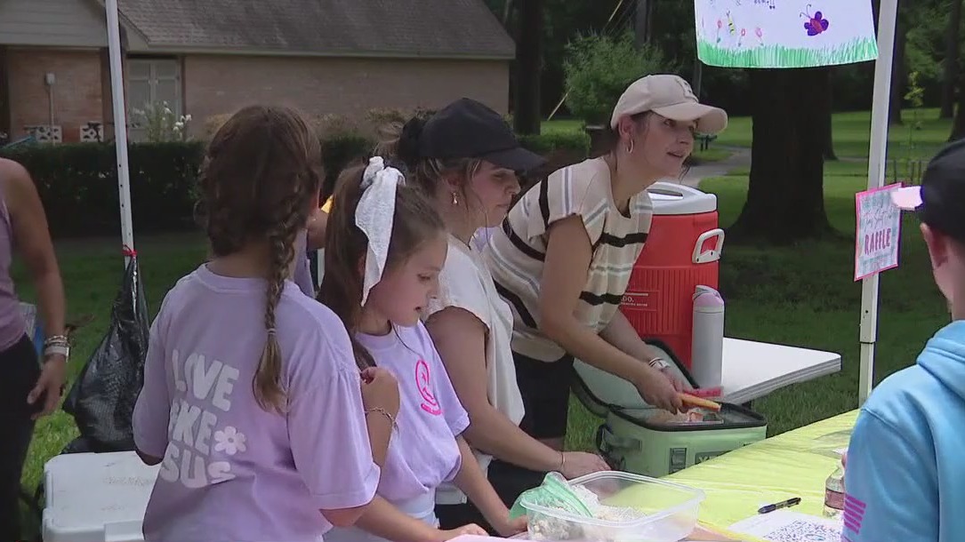 Kingwood girls host bake sale to donate to Central Texas