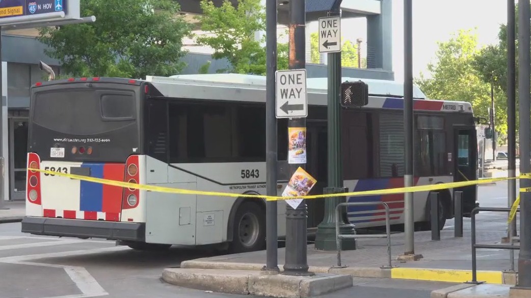 Man fatally struck by Metro bus in Downtown Houston | FOX 26 Houston
