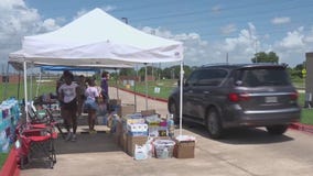 Fort Bend County cheerleaders host community drive for Central Texas flood victims