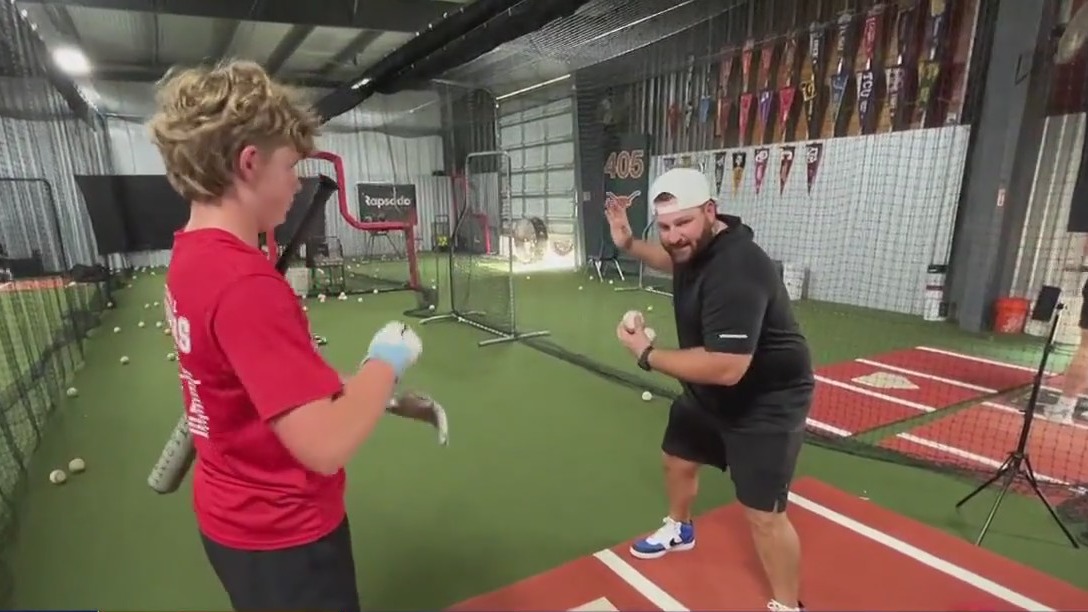 Former Astros player trains young baseball players