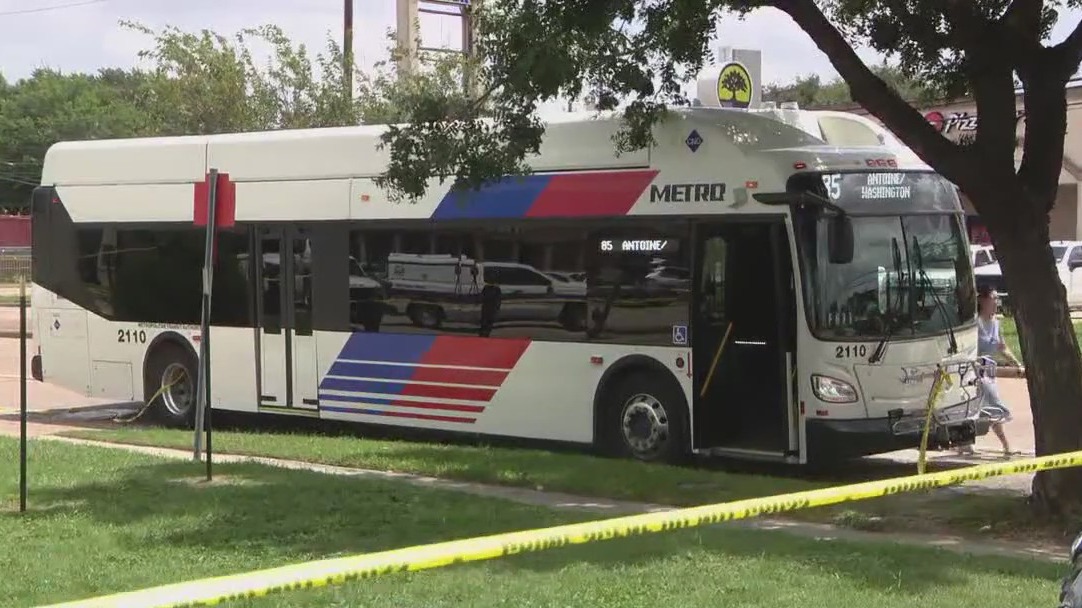 Houston police searching for woman accused in deadly shooting