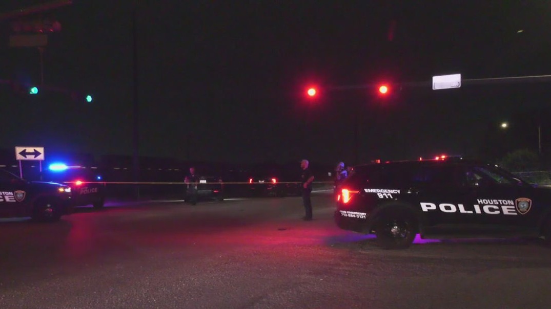 Houston police sergeant, suspect injured in shootout